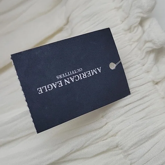 American Eagle Outfitters XS Embroidered Off Shoulders Top NWT - Picture 10 of 10